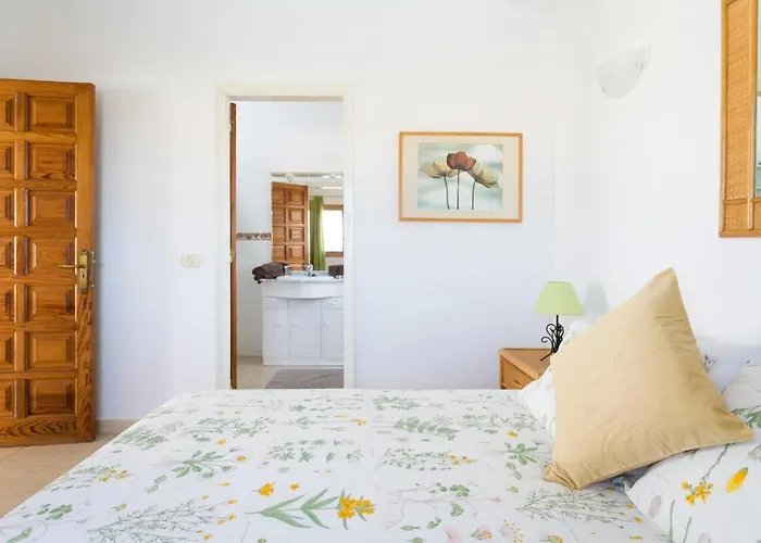 Casa Amarilla Sunny Holiday Home With Heated Pool